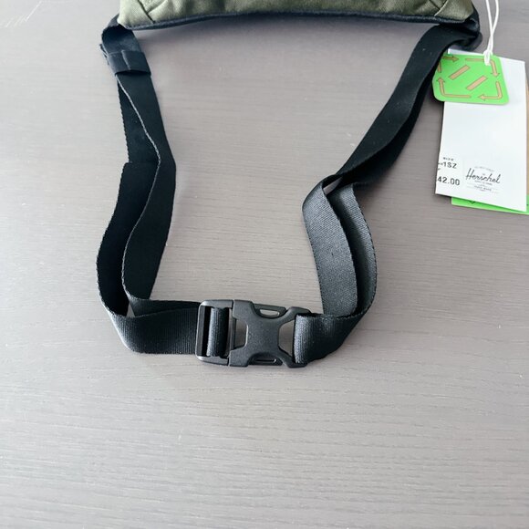 Herschel Classic Hip Pack - 1L New with tags! Ivy green bum bag crossbody - Picture 11 of 13